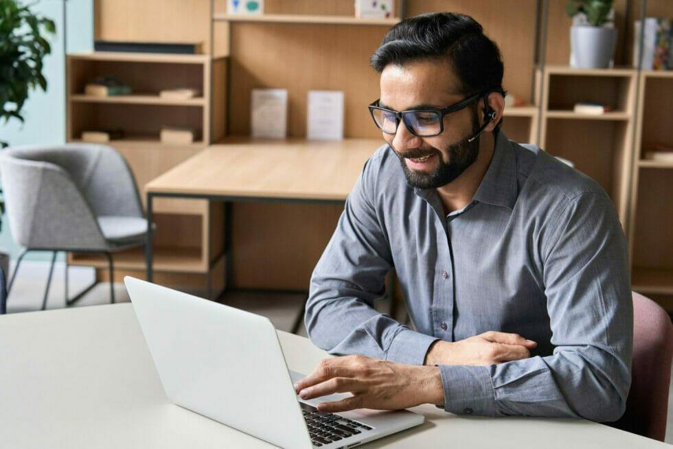 B2B buyer watching infographic videos on landing page of potential client's website.